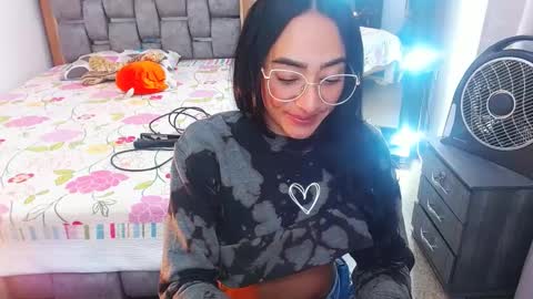 Snapshot of julieta_art1 chatting on February 18, 9:20 pm julieta art1 online show from February 18, 9:20 pm