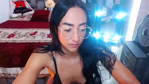 Snapshot of julieta_art1 chatting on March 3, 12:59 am julieta art1 online show from March 3, 12:59 am