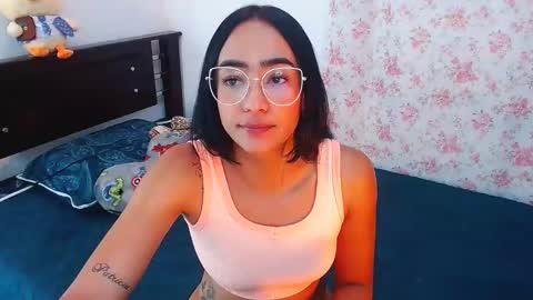 Snapshot of julieta_art1 chatting on January 11, 8:21 pm julieta art1 online show from January 11, 8:21 pm