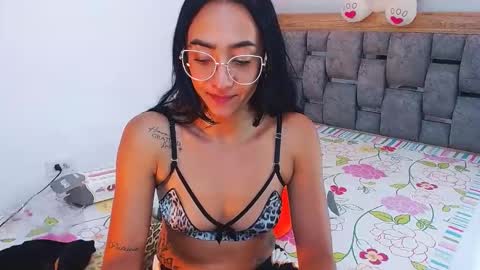 Snapshot of julieta_art1 chatting on February 12, 1:19 am julieta art1 online show from February 12, 1:19 am