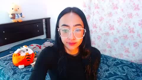 Snapshot of julieta_art1 chatting on January 15, 1:56 am julieta art1 online show from January 15, 1:56 am