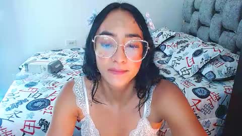 Snapshot of julieta_art1 chatting on September 16, 12:34 am julieta art1 online show from September 16, 12:34 am