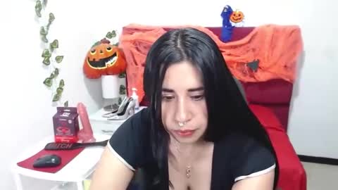 julieta_curvy69 online show from October 21, 12:21 pm