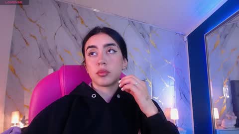 Snapshot of julieta_de_los_angeles chatting on February 5, 9:46 am Julieta online show from February 5, 9:46 am