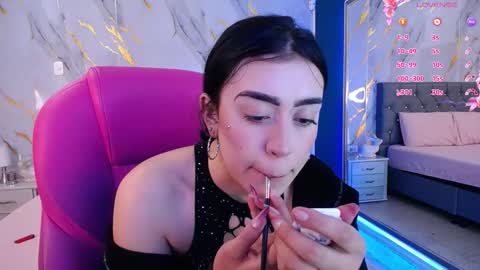 Snapshot of julieta_de_los_angeles chatting on February 20, 9:44 am Julieta online show from February 20, 9:44 am