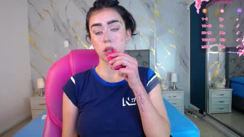Snapshot of julieta_de_los_angeles chatting on February 18, 6:59 am Julieta online show from February 18, 6:59 am