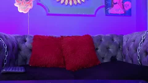 Snapshot of julieta_russell chatting on February 18, 9:31 pm Julieta online show from February 18, 9:31 pm