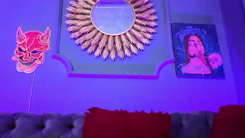 Snapshot of julieta_russell chatting on February 15, 12:15 am Julieta online show from February 15, 12:15 am