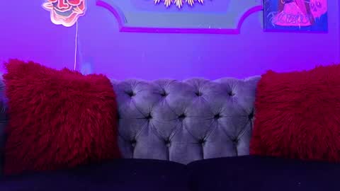 Snapshot of julieta_russell chatting on February 19, 11:49 am Julieta online show from February 19, 11:49 am