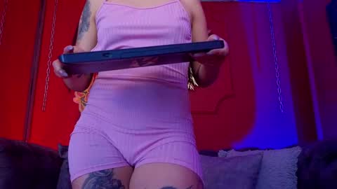 Snapshot of julieta_russell chatting on September 13, 12:29 pm Julieta online show from September 13, 12:29 pm