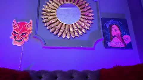 Snapshot of julieta_russell chatting on February 15, 12:01 pm Julieta online show from February 15, 12:01 pm