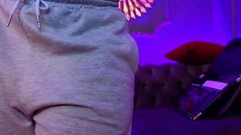 Snapshot of julieta_russell chatting on February 24, 12:37 pm Julieta online show from February 24, 12:37 pm