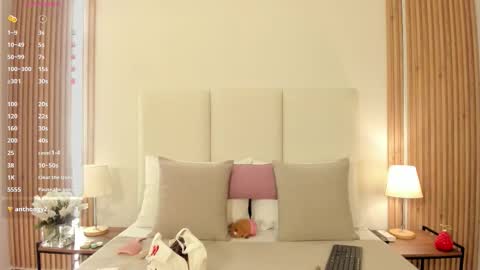 Juliana online show from November 4, 7:48 pm