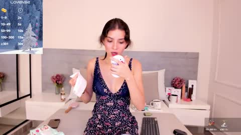 Snapshot of julietastong chatting on December 7, 11:56 am Juliana online show from December 7, 11:56 am