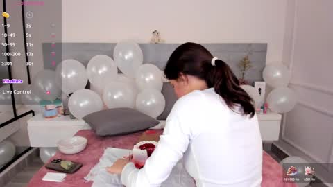 Snapshot of julietastong chatting on December 17, 2:12 am Juliana online show from December 17, 2:12 am