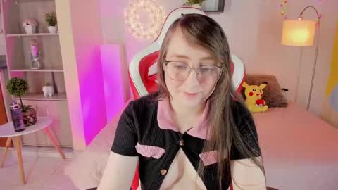 Snapshot of julietha_bianco_ chatting on March 3, 3:32 pm Julietha online show from March 3, 3:32 pm