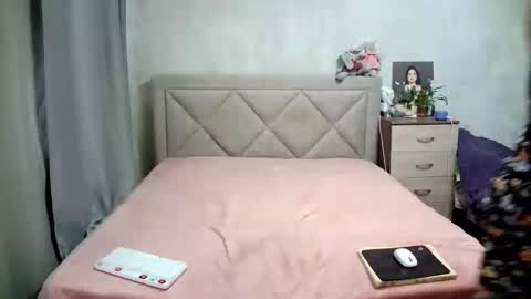Snapshot of julietkalen chatting on February 27, 8:13 am Julietkitty online show from February 27, 8:13 am