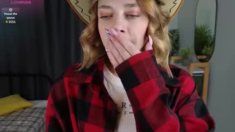 Mia online show from November 2, 3:17 am