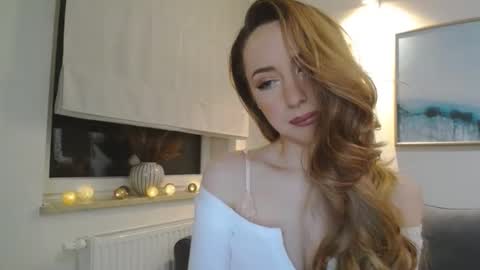 Snapshot of juliettesensual chatting on February 16, 4:32 pm JulietteSensual online show from February 16, 4:32 pm