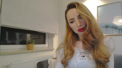 Snapshot of juliettesensual chatting on February 8, 6:33 pm JulietteSensual online show from February 8, 6:33 pm