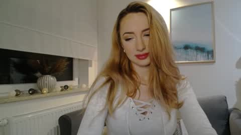 Snapshot of juliettesensual chatting on March 11, 4:51 pm JulietteSensual online show from March 11, 4:51 pm