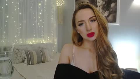 Snapshot of juliettesensual chatting on January 25, 9:35 pm JulietteSensual online show from January 25, 9:35 pm