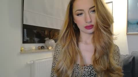Snapshot of juliettesensual chatting on February 23, 6:34 pm JulietteSensual online show from February 23, 6:34 pm