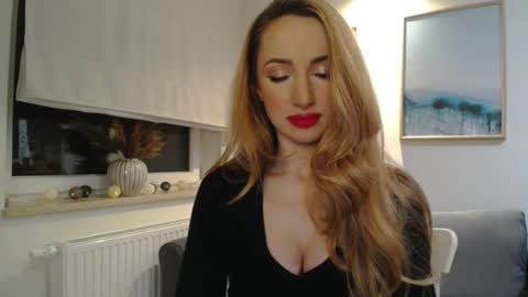 Snapshot of juliettesensual chatting on March 7, 9:17 pm JulietteSensual online show from March 7, 9:17 pm