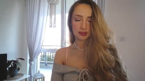 Snapshot of juliettesensual chatting on September 21, 3:27 pm JulietteSensual online show from September 21, 3:27 pm