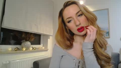 Snapshot of juliettesensual chatting on February 26, 4:27 pm JulietteSensual online show from February 26, 4:27 pm