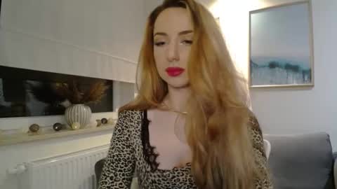 Snapshot of juliettesensual chatting on March 12, 7:25 pm JulietteSensual online show from March 12, 7:25 pm