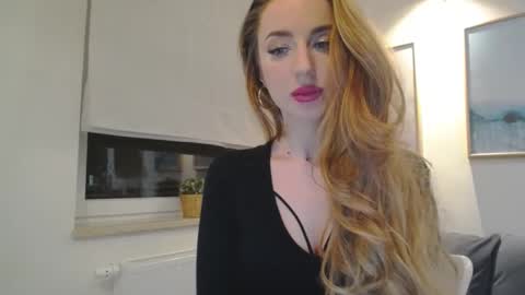 Snapshot of juliettesensual chatting on February 9, 10:00 pm JulietteSensual online show from February 9, 10:00 pm