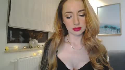 Snapshot of juliettesensual chatting on February 18, 7:19 pm JulietteSensual online show from February 18, 7:19 pm