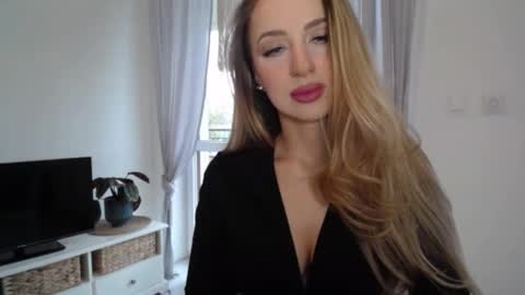 Snapshot of juliettesensual chatting on September 18, 3:49 pm JulietteSensual online show from September 18, 3:49 pm