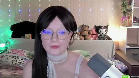 julifisher online show from May 13, 5:17 am