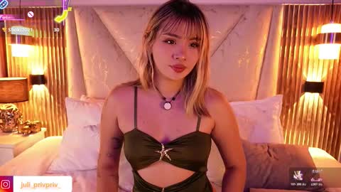 jullianapriv_ online show from March 6, 2:38 pm