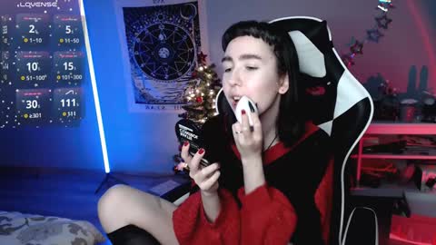 Snapshot of julscinamon chatting on December 30, 8:25 pm Baroness Von Cringe online show from December 30, 8:25 pm
