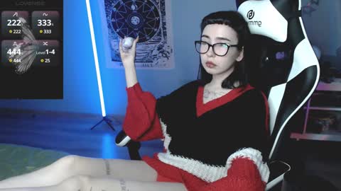 Snapshot of julscinamon chatting on December 22, 8:36 pm Baroness Von Cringe online show from December 22, 8:36 pm