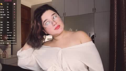 Julie online show from November 18, 5:32 am