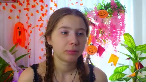 junebarton online show from October 30, 7:42 am