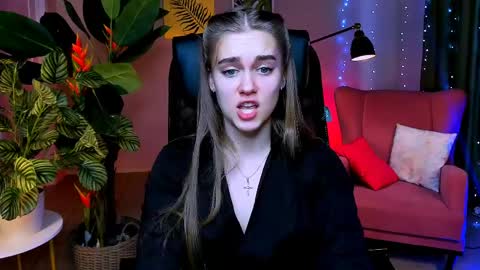 junewoods online show from March 28, 8:27 am