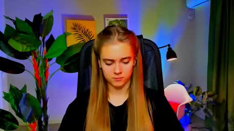 junewoods online show from December 4, 6:46 am