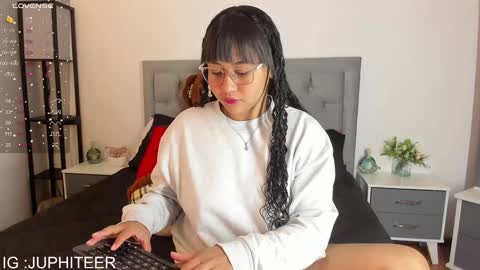 Snapshot of juphiteer chatting on January 7, 2:41 pm viviana sasha online show from January 7, 2:41 pm
