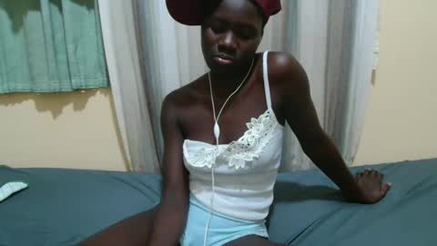 Lyra online show from October 30, 8:09 pm