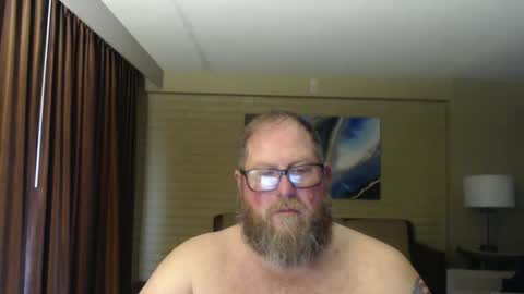 Snapshot of justaguyandnaked chatting on December 3, 11:40 pm justaguyandnaked online show from December 3, 11:40 pm