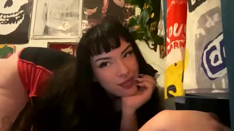 Snapshot of justalittlewetnow chatting on December 13, 1:59 am justalittlewetnow online show from December 13, 1:59 am