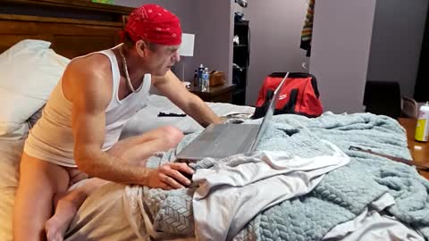 Tohiptwoquit online show from October 26, 8:04 am