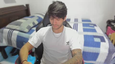 Snapshot of justin_stark1 chatting on February 4, 11:27 pm Diego online show from February 4, 11:27 pm