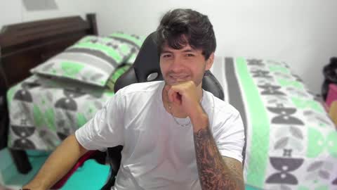 Snapshot of justin_stark1 chatting on January 20, 11:32 pm Diego online show from January 20, 11:32 pm