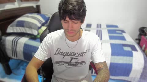 Snapshot of justin_stark1 chatting on December 2, 10:51 pm Diego online show from December 2, 10:51 pm